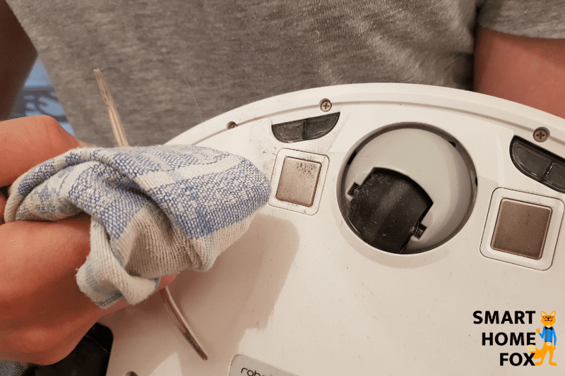 The crash sensors are cleaned with a cloth.